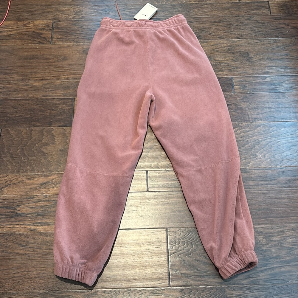 Nike Therma-Fit fleece pants NWT
SIZE SMALL - Picture 3 of 3
